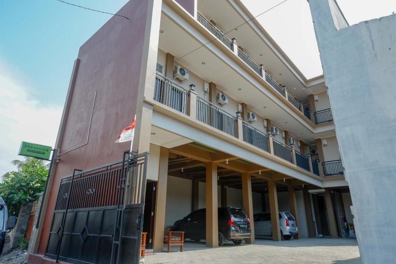Urbanview Hotel Syariah John Sweet Home By Reddoorz Tegal  Exterior photo