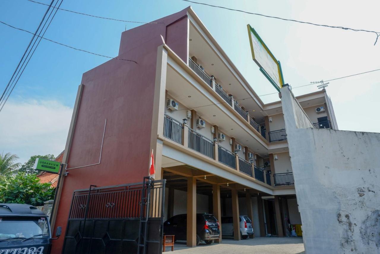 Urbanview Hotel Syariah John Sweet Home By Reddoorz Tegal  Exterior photo
