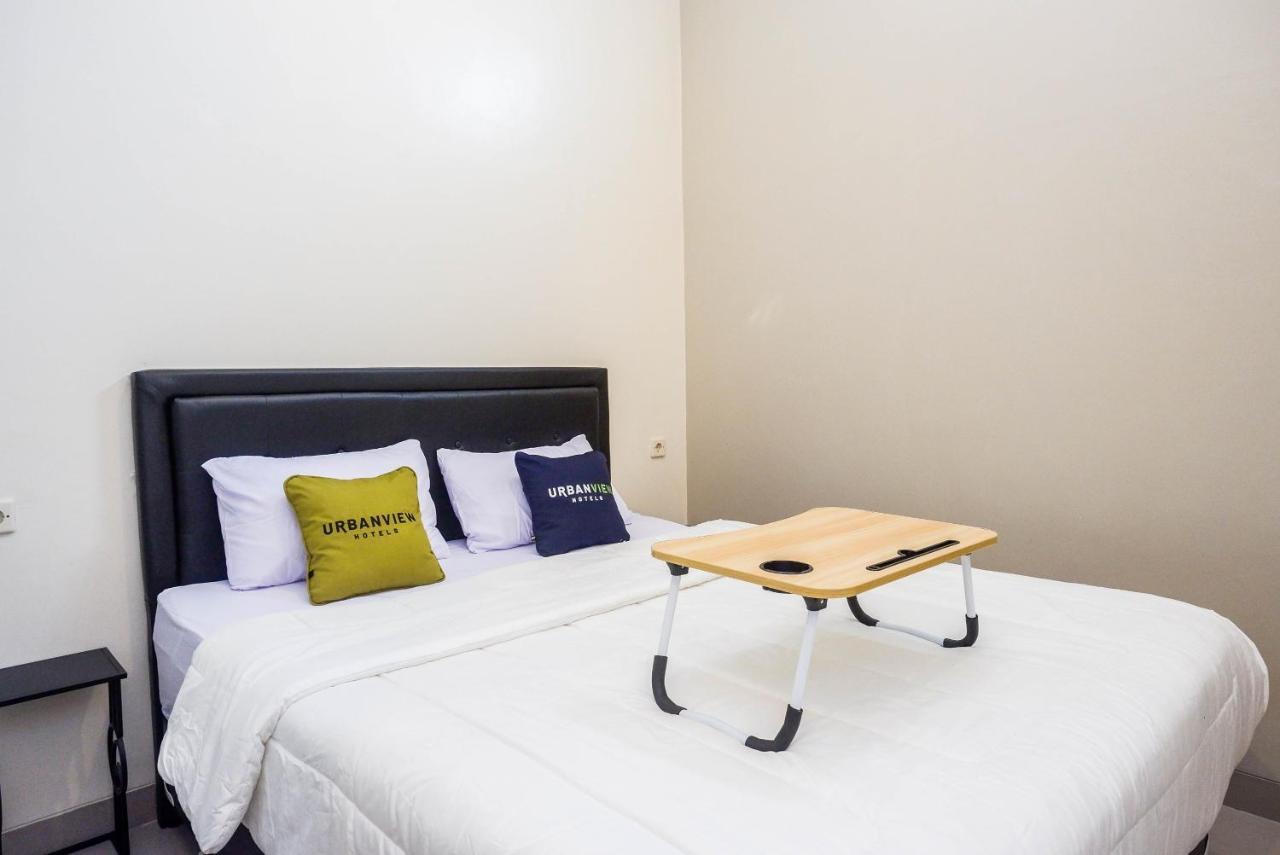 Urbanview Hotel Syariah John Sweet Home By Reddoorz Tegal  Exterior photo