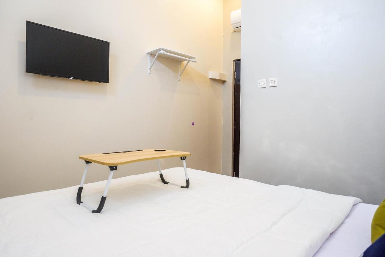 Urbanview Hotel Syariah John Sweet Home By Reddoorz Tegal  Exterior photo