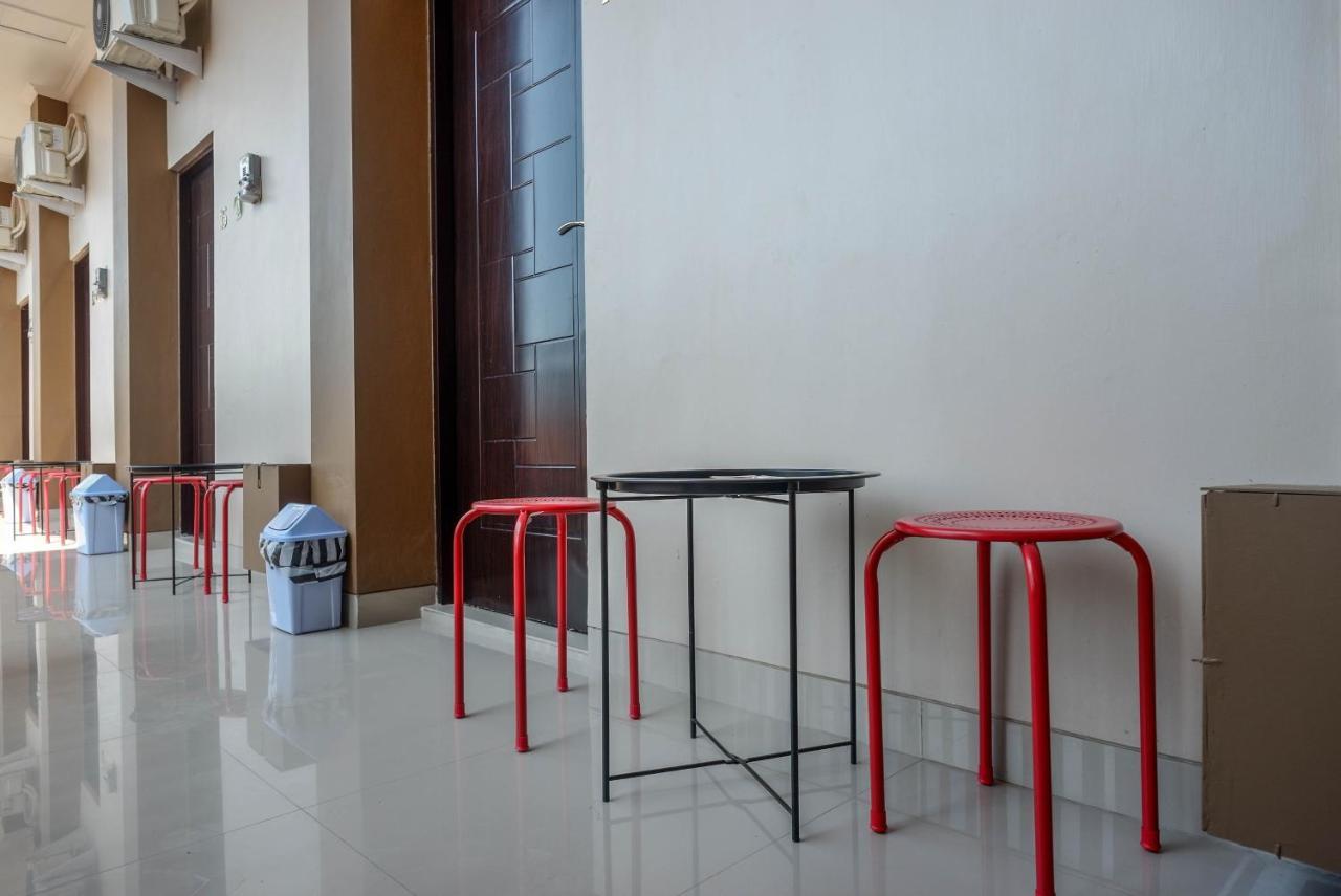 Urbanview Hotel Syariah John Sweet Home By Reddoorz Tegal  Exterior photo