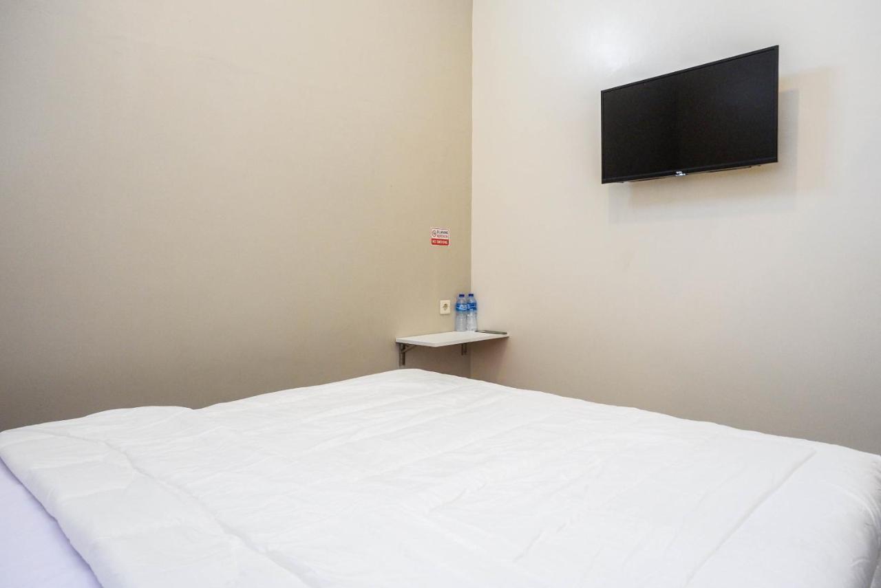 Urbanview Hotel Syariah John Sweet Home By Reddoorz Tegal  Exterior photo